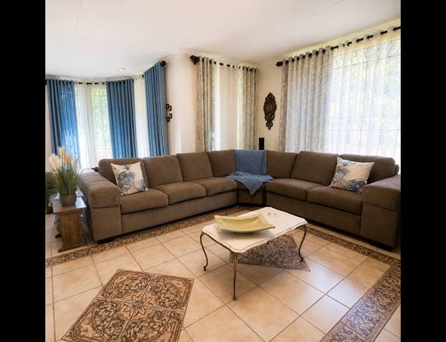 4 BEDROOM HOUSE FOR SALE IN THREE RIVERS EAST